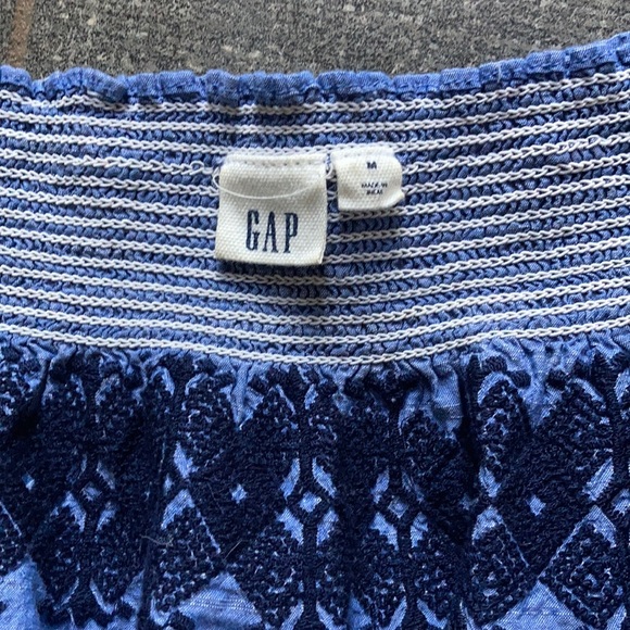 GAP off the shoulder top size medium 100% cotton shirt embroidered blue - Picture 2 of 6